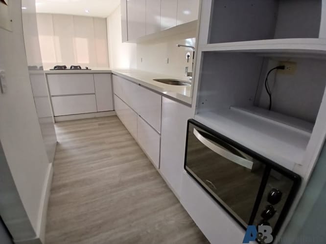 Casa de 3 alcobas en arriendo en Loma Del Chocho, Envigado, 270 m² · foto 8 de 24