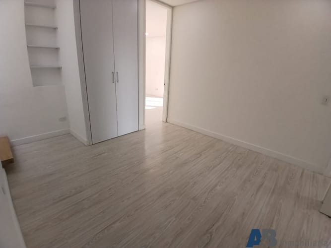 Casa de 3 alcobas en arriendo en Loma Del Chocho, Envigado, 270 m² · foto 11 de 24