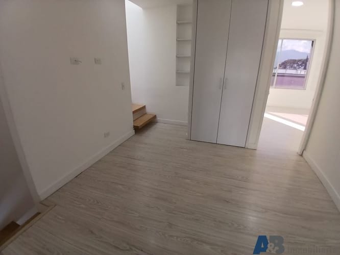 Casa de 3 alcobas en arriendo en Loma Del Chocho, Envigado, 270 m² · foto 12 de 24