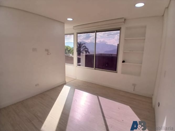 Casa de 3 alcobas en arriendo en Loma Del Chocho, Envigado, 270 m² · foto 13 de 24