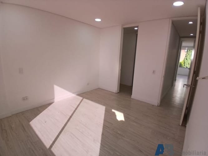 Casa de 3 alcobas en arriendo en Loma Del Chocho, Envigado, 270 m² · foto 14 de 24