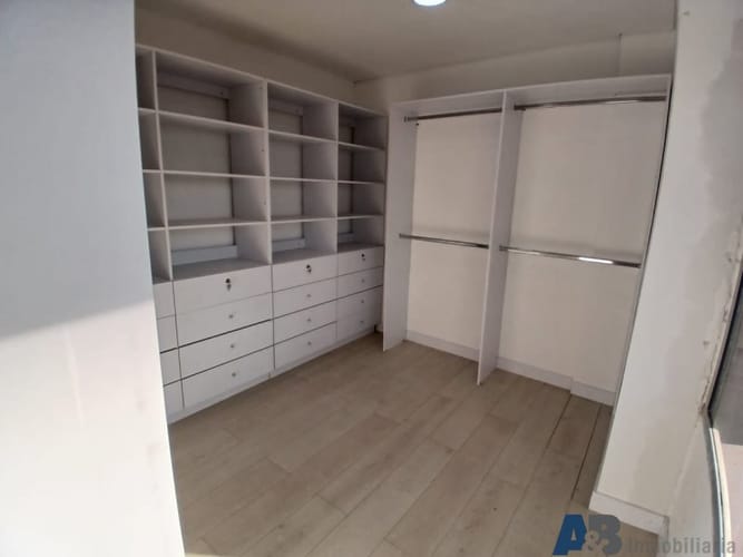 Casa de 3 alcobas en arriendo en Loma Del Chocho, Envigado, 270 m² · foto 15 de 24