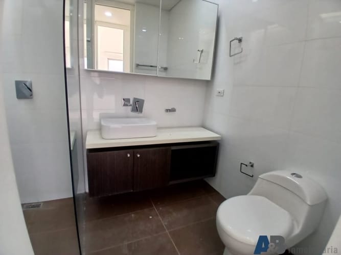 Casa de 3 alcobas en arriendo en Loma Del Chocho, Envigado, 270 m² · foto 16 de 24