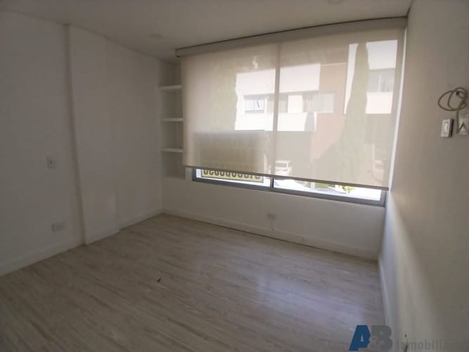 Casa de 3 alcobas en arriendo en Loma Del Chocho, Envigado, 270 m² · foto 17 de 24