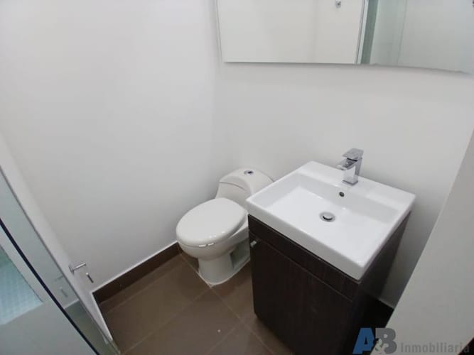 Casa de 3 alcobas en arriendo en Loma Del Chocho, Envigado, 270 m² · foto 20 de 24