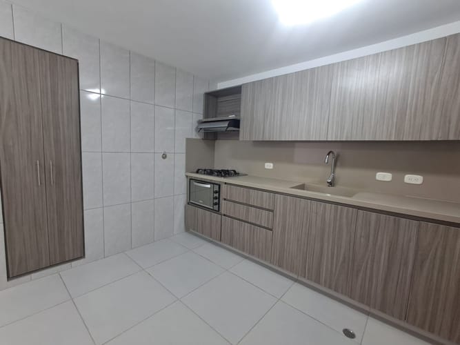 Apartamento de 3 alcobas en arriendo en La Aguacatala, Medellín, 125 m² · foto 2 de 21