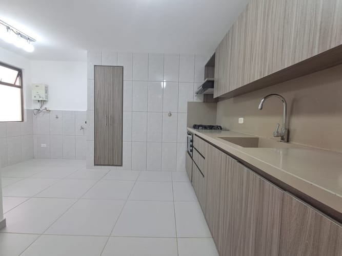 Apartamento de 3 alcobas en arriendo en La Aguacatala, Medellín, 125 m² · foto 3 de 21