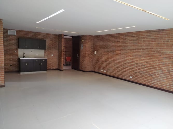 Oficina en arriendo en El Poblado, Medellín, 60 m² · foto 3 de 9