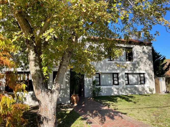Casa de 4 dormitorios en Beverly Hills · Foto 2