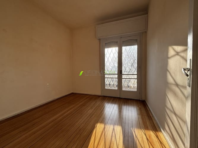 Oficina Sosa Prado- RESERVADO Bulevar y Agraciada Excelente construcción muy amplio 2 baños, balcón muy soleado, bajos gastos comunes · Foto 7