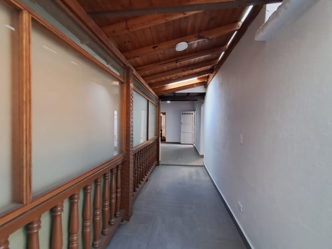 Casa de 5 alcobas en arriendo en Laureles, Medellín, 320 m² · foto 3 de 18