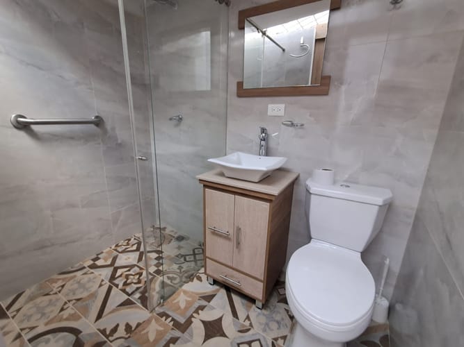 Casa de 5 alcobas en arriendo en Laureles, Medellín, 320 m² · foto 8 de 18
