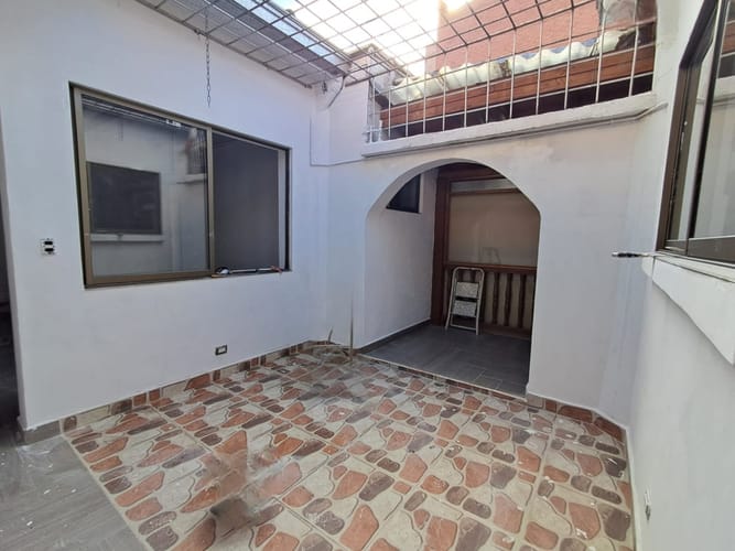 Casa de 5 alcobas en arriendo en Laureles, Medellín, 320 m² · foto 10 de 18