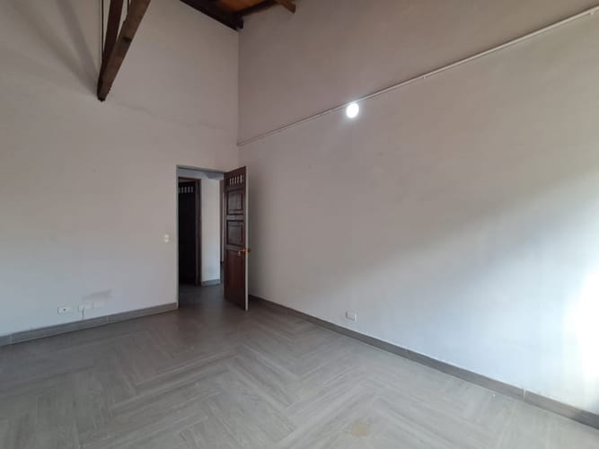 Casa de 5 alcobas en arriendo en Laureles, Medellín, 320 m² · foto 16 de 18