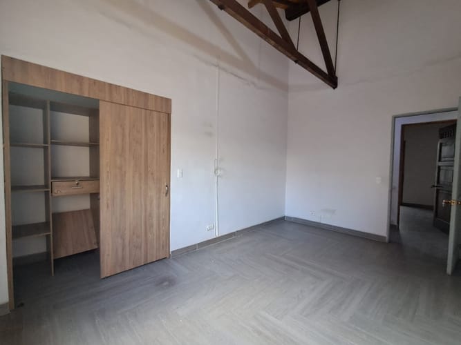 Casa de 5 alcobas en arriendo en Laureles, Medellín, 320 m² · foto 17 de 18