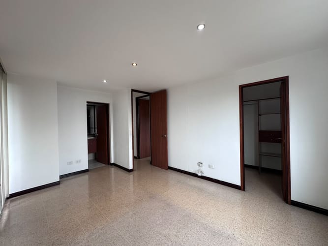 Apartamento de 2 alcobas en arriendo en El Poblado, Medellín, 76 m² · foto 10 de 17