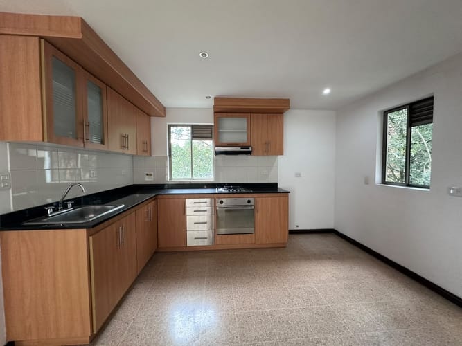 Apartamento de 2 alcobas en arriendo en El Poblado, Medellín, 76 m² · foto 4 de 17