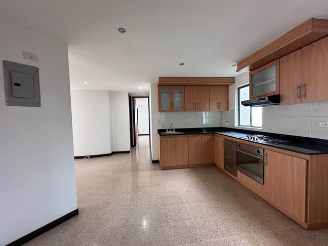 Apartamento de 2 alcobas en arriendo en El Poblado, Medellín, 76 m² · foto 6 de 17