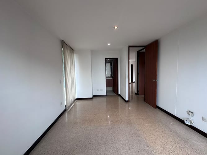 Apartamento de 2 alcobas en arriendo en El Poblado, Medellín, 76 m² · foto 11 de 17