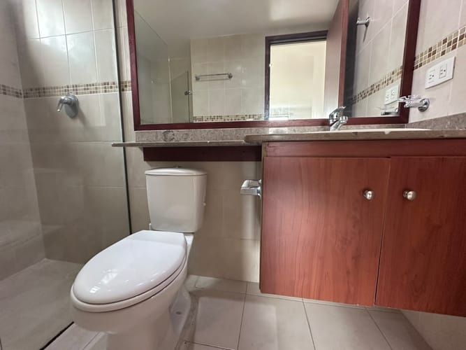 Apartamento de 2 alcobas en arriendo en El Poblado, Medellín, 76 m² · foto 16 de 17