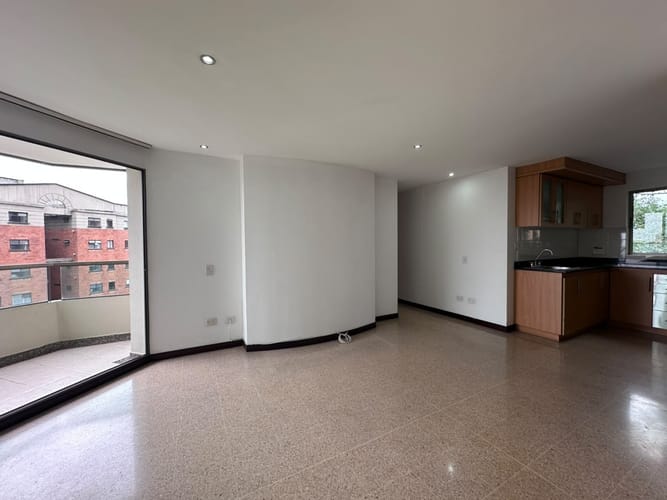 Apartamento de 2 alcobas en arriendo en El Poblado, Medellín, 76 m² · foto 2 de 17