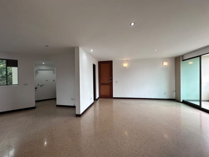 Apartamento de 2 alcobas en arriendo en El Poblado, Medellín, 76 m² · foto 3 de 17