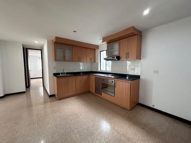 Apartamento de 2 alcobas en arriendo en El Poblado, Medellín, 76 m² · foto 5 de 17