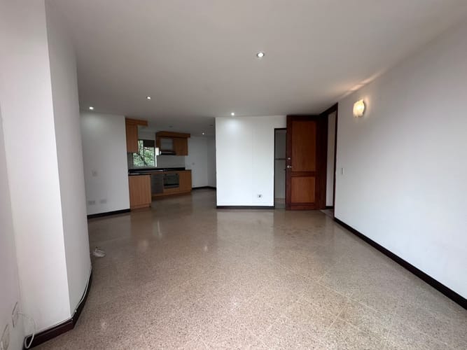 Apartamento de 2 alcobas en arriendo en El Poblado, Medellín, 76 m² · foto 8 de 17