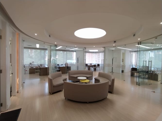 Oficina en arriendo en Villa Carlota, Medellín, 120 m² · foto 2 de 16