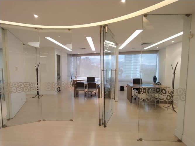 Oficina en arriendo en Villa Carlota, Medellín, 120 m² · foto 5 de 16