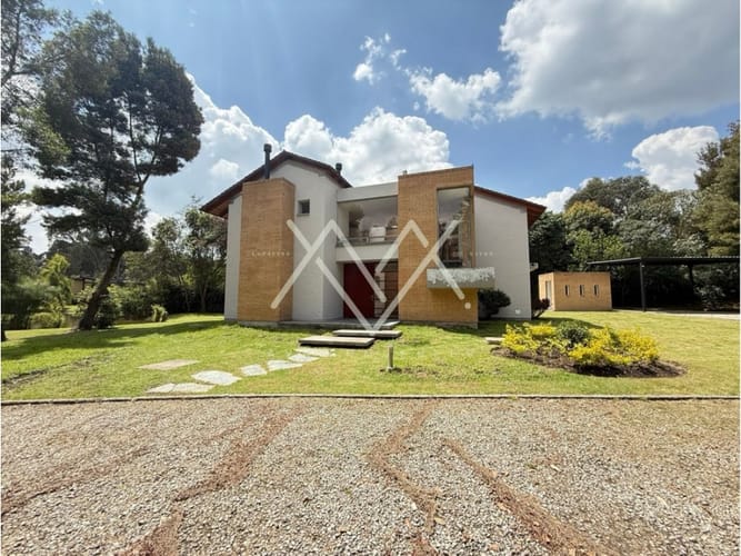 Casa de 3 alcobas en venta en Chuntame, Cajicá, 290 m² · foto 2 de 21