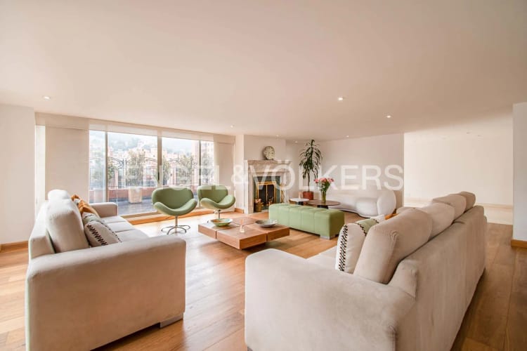 Apartamento de 4 alcobas en venta en La Cabrera, Bogotá, 379 m² · foto 2 de 24