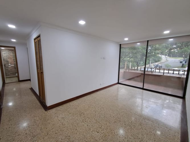 Apartamento de 3 alcobas en arriendo en El Poblado, Medellín, 150 m² · foto 2 de 24