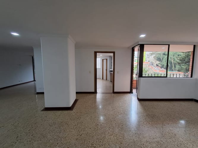 Apartamento de 3 alcobas en arriendo en El Poblado, Medellín, 150 m² · foto 3 de 24