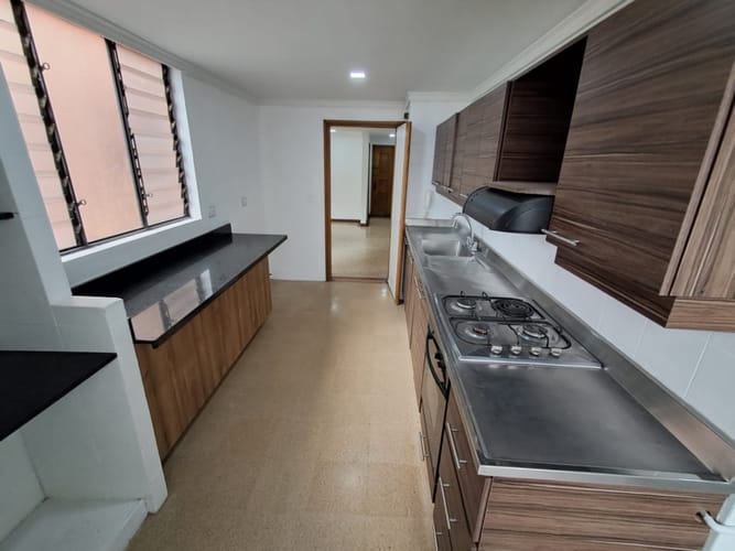 Apartamento de 3 alcobas en arriendo en El Poblado, Medellín, 150 m² · foto 4 de 24