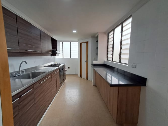 Apartamento de 3 alcobas en arriendo en El Poblado, Medellín, 150 m² · foto 6 de 24
