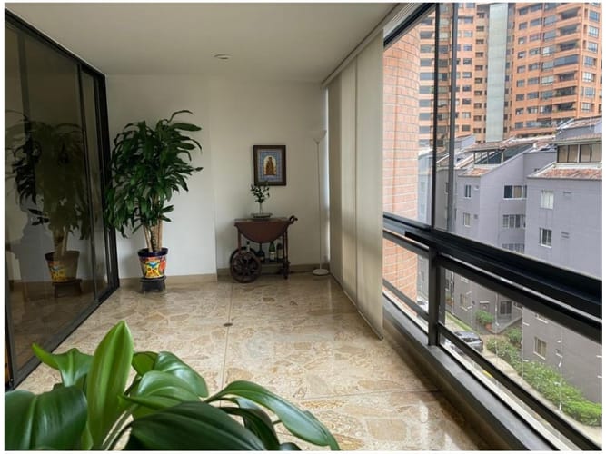 Apartamento de 3 alcobas en venta en El Poblado, Medellín, 217 m² · foto 4 de 12