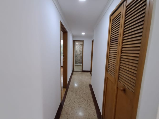 Apartamento de 3 alcobas en arriendo en El Poblado, Medellín, 150 m² · foto 19 de 24