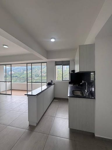Apartamento de 3 alcobas en arriendo en Las Lomitas, Sabaneta, 82 m² · foto 2 de 12