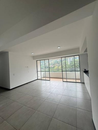 Apartamento de 3 alcobas en arriendo en Las Lomitas, Sabaneta, 82 m² · foto 3 de 12