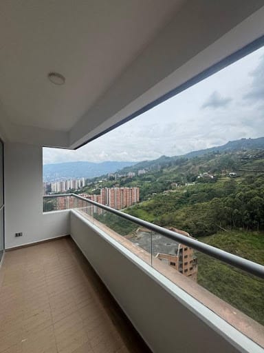 Apartamento de 3 alcobas en arriendo en Las Lomitas, Sabaneta, 82 m² · foto 5 de 12