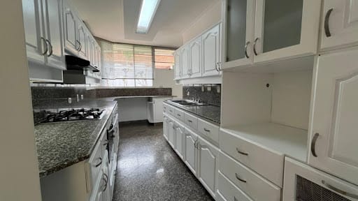 Casa de 4 alcobas en arriendo en El Esmeraldal, Envigado, 226 m² · foto 4 de 24