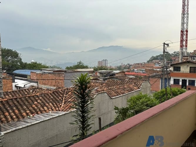 Casa de 2 alcobas en venta en Sucre, Medellín, 66 m² · foto 12 de 13