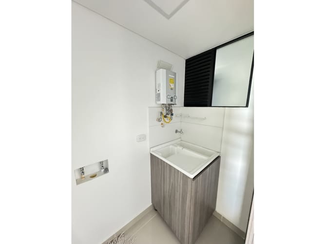 Apartamento de 2 alcobas en venta en Avenida Centenario, Armenia, 66 m² · foto 3 de 11