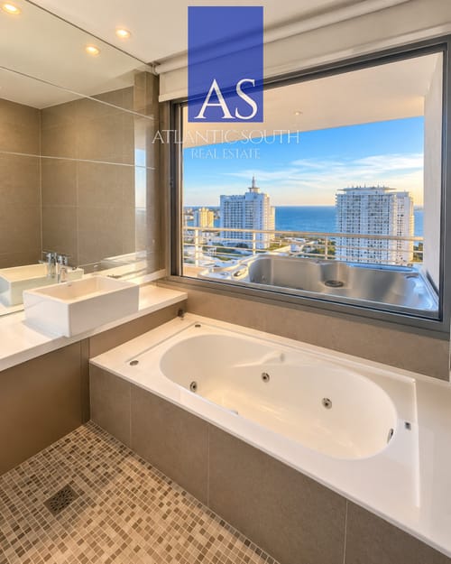 Terraza envolvente, dos suites y equipamiento completo. · Photo 6