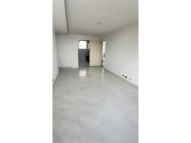 Apartaestudio en venta en Pinares, Bogotá, 110 m² · foto 3 de 16