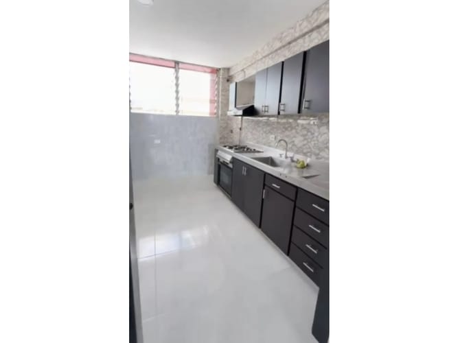 Apartaestudio en venta en Pinares, Bogotá, 110 m² · foto 6 de 16