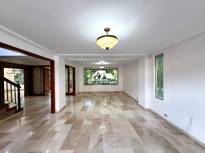 Casa de 4 alcobas en venta en La Calera, Medellín, 520 m² · foto 2 de 24