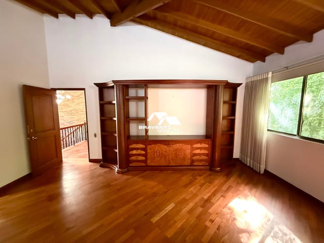 Casa de 4 alcobas en venta en La Calera, Medellín, 520 m² · foto 7 de 24