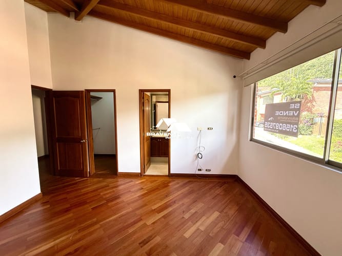 Casa de 4 alcobas en venta en La Calera, Medellín, 520 m² · foto 10 de 24